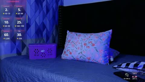 Gwen  online show from November 10, 2025, 7:13 pm