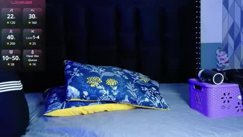 Gwen  online show from December 3, 2025, 7:12 pm