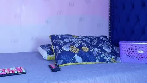 Snapshot of naturaltitss_ chatting on April 21, 2026, 7:39 pm Gwen online show from April 21, 2026, 7:39 pm
