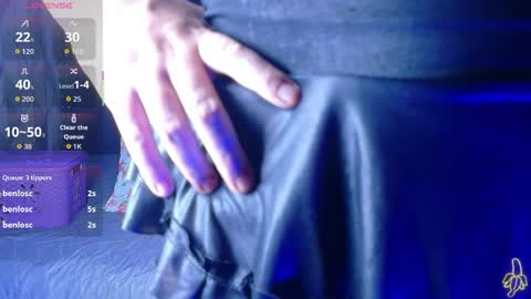 Snapshot of naturaltitss_ chatting on May 20, 2026, 7:42 pm Gwen online show from May 20, 2026, 7:42 pm