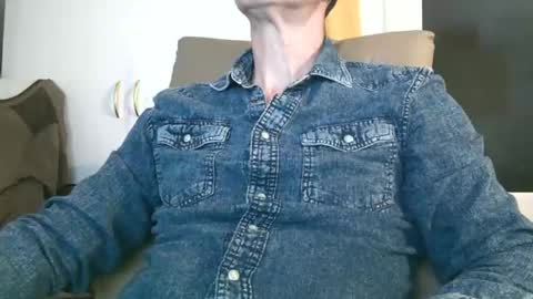 naturista25 online show from November 3, 2025, 5:03 pm