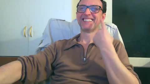 naturista25 online show from November 30, 2025, 7:40 pm