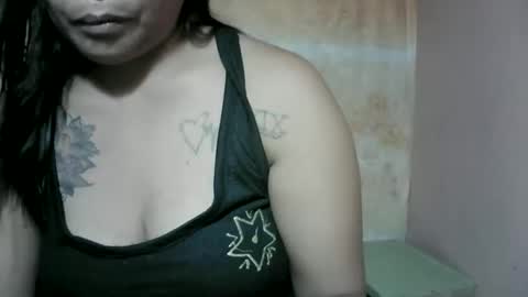 Snapshot of naughtymom_33 chatting on October 20, 2025, 12:11 am naughtymom_33 online show from October 20, 2025, 12:11 am