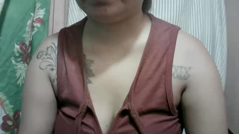 naughtymom_33 online show from April 18, 2026, 1:20 am