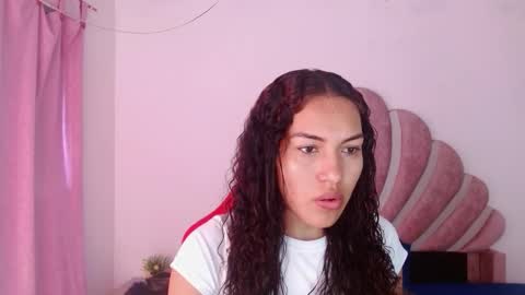 naya_fox1 online show from February 9, 2026, 5:39 pm