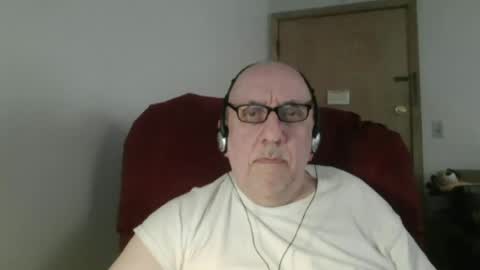 Snapshot of needlesslove chatting on June 15, 2026, 11:07 pm Tom online show from June 15, 2026, 11:07 pm