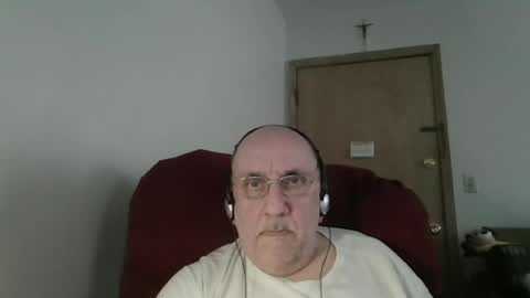 Snapshot of needlesslove chatting on June 17, 2026, 11:16 pm Tom online show from June 17, 2026, 11:16 pm