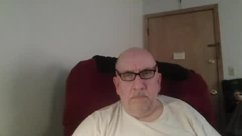 Snapshot of needlesslove chatting on July 18, 2026, 12:04 am Tom online show from July 18, 2026, 12:04 am