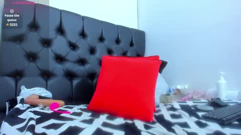 Snapshot of neferet_opal chatting on January 24, 2025, 4:37 am neferet_opal online show from January 24, 2025, 4:37 am