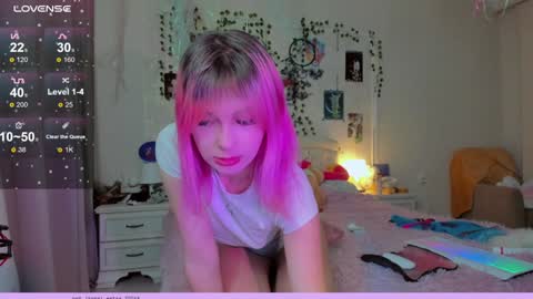 neko_kitsune online show from December 16, 2024, 6:05 pm