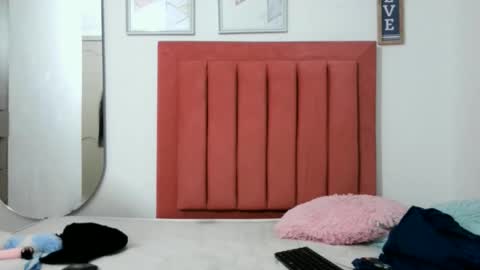 nellys_ online show from May 2, 2026, 11:21 pm