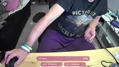 Snapshot of neonlightsrobot chatting on September 16, 2025, 4:46 am Neon online show from September 16, 2025, 4:46 am