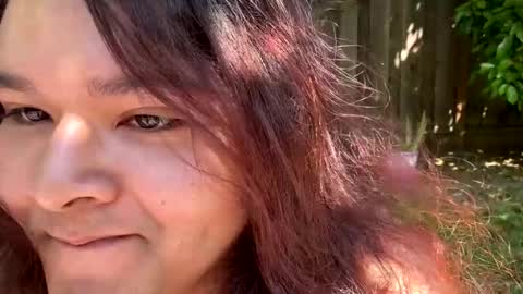 Snapshot of neonneon2601 chatting on April 9, 2026, 8:25 pm Neon online show from April 9, 2026, 8:25 pm