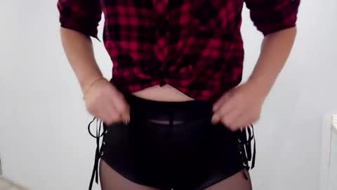 Snapshot of nerii11i chatting on November 28, 2025, 8:50 am Crystal New online show from November 28, 2025, 8:50 am