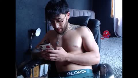 neuttron online show from November 19, 2025, 6:41 pm