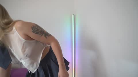 new dee online show from November 10, 2025, 9:47 pm