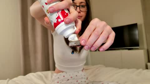 newchloe18 online show from February 9, 2026, 11:09 pm