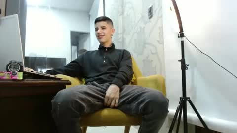 Snapshot of newlatino1 chatting on October 3, 2025, 5:59 am newlatino1 online show from October 3, 2025, 5:59 am