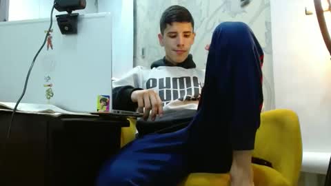 Snapshot of newlatino1 chatting on October 28, 2025, 4:27 am newlatino1 online show from October 28, 2025, 4:27 am