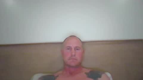 Snapshot of newportman1030 chatting on November 28, 2025, 2:47 am amandandhisgirl online show from November 28, 2025, 2:47 am