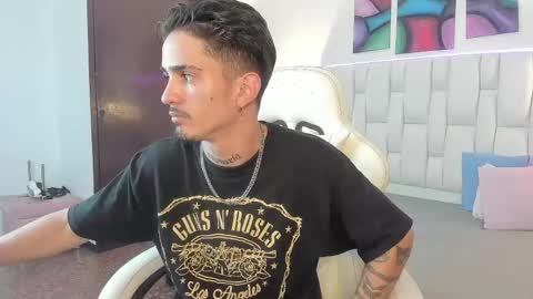 Yeison online show from April 13, 2026, 3:01 am