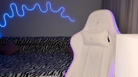 Mina online show from February 9, 2025, 3:34 pm