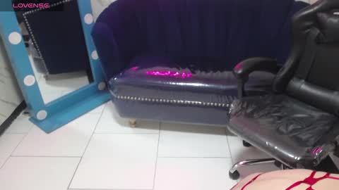 nezuko_v online show from January 14, 2026, 3:01 am