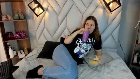 Snapshot of nezukokamado1_ chatting on March 5, 2025, 2:01 pm Milena online show from March 5, 2025, 2:01 pm