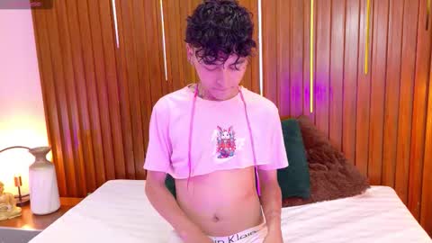 Snapshot of nhico_salazar chatting on November 11, 2025, 12:05 pm Nico online show from November 11, 2025, 12:05 pm