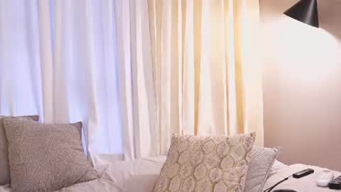 Nia jaxx  online show from June 18, 2026, 12:53 pm
