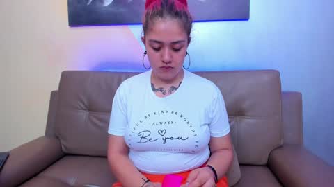 Estefani  online show from January 29, 2025, 3:15 pm