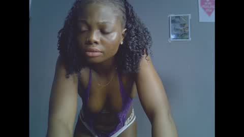 Niababy5 online show from January 18, 2026, 2:32 pm