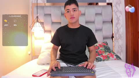 Snapshot of niall_falcon chatting on December 4, 2024, 1:09 pm Niall  online show from December 4, 2024, 1:09 pm