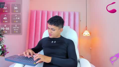 Snapshot of niall_falcon chatting on January 11, 2025, 4:14 pm Niall  online show from January 11, 2025, 4:14 pm