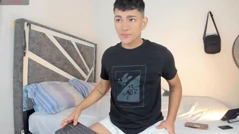 Snapshot of niall_falcon chatting on September 30, 2025, 12:43 pm Niall  online show from September 30, 2025, 12:43 pm