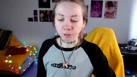 nica_kawaii online show from April 18, 2026, 10:19 am