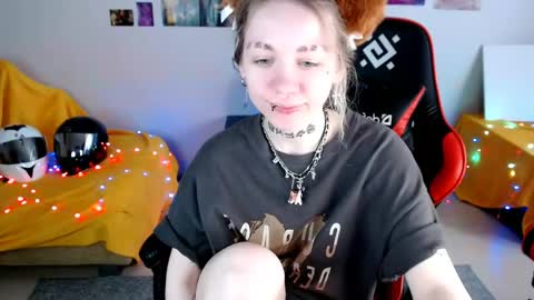 nica_kawaii online show from May 22, 2026, 12:55 pm