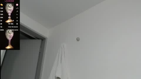 Nickhot0609 online show from February 28, 2025, 5:26 pm