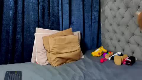 Nicky Brown online show from December 3, 2024, 7:00 pm