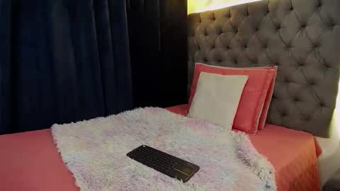 Nicky Brown online show from September 9, 2025, 6:40 pm