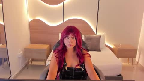 Nicky  online show from November 4, 2025, 2:43 am