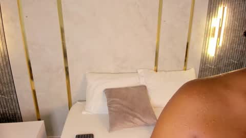 Nicky  online show from November 11, 2025, 2:33 am