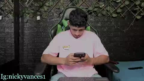 nicky online show from October 25, 2025, 9:42 pm