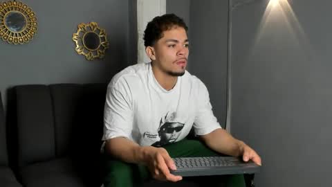 nico_blaze7 online show from December 18, 2025, 12:33 pm