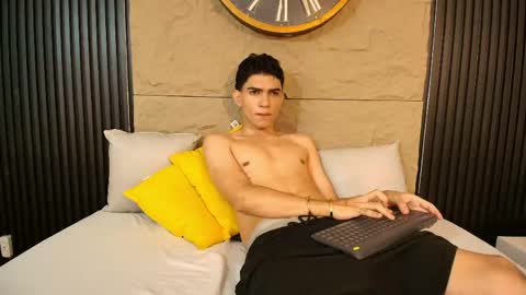 nico_monroet online show from April 20, 2026, 9:49 pm