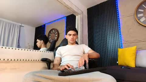 nico_monroet online show from April 24, 2026, 9:39 pm