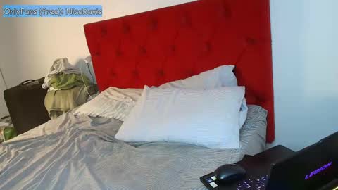 nicodavis online show from May 18, 2026, 4:07 am
