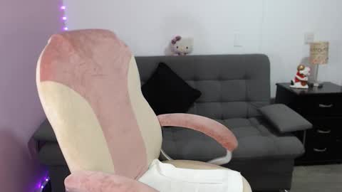 nicole Storm online show from December 4, 2025, 10:51 pm