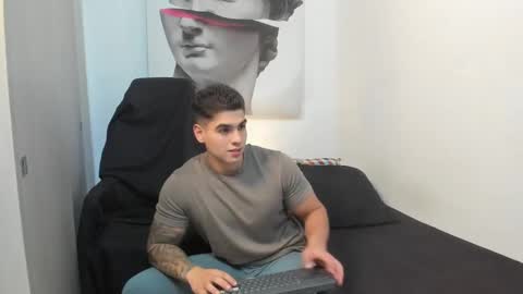 Snapshot of nicolasmuscle chatting on December 20, 2024, 5:04 am Andres online show from December 20, 2024, 5:04 am