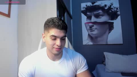 Snapshot of nicolasmuscle chatting on July 5, 2026, 4:58 pm Andres online show from July 5, 2026, 4:58 pm